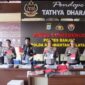 Konferensi pers pengungkapan kasus pembunuhan remaja di Simpang Empat oleh jajaran Polres Banjar di Pendopo Tathya Dharaka, Rabu (22/4/2026). (Instagram Polres Banjar)