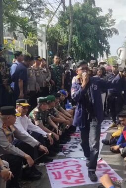 Gelombang Aksi Mahasiswa Kalsel di DPRD, Desak Penuntasan Kasus dan Evaluasi Program MBG