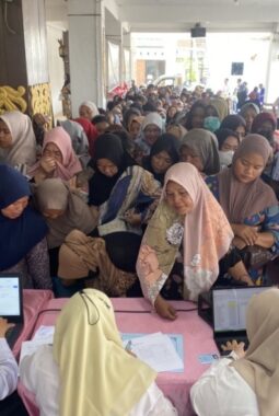 Harga Minyak Gula Melonjak, Ribuan Warga Banjarmasin Manfaatkan Pasar Murah