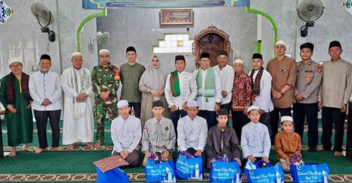 DPRD Mura Gelar Buka puasa bersama di masjid Nurul Hidayah,Kec.Laung Tuhup (foto: istimewa)
