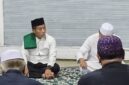 Ketua DPRD Mura Rumiadi saat menghadiri shalat hajat, zikir dan doa bersama (foto: Istimewa)