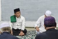 Ketua DPRD Mura Rumiadi saat menghadiri shalat hajat, zikir dan doa bersama (foto: Istimewa)