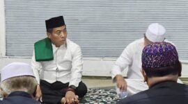 Ketua DPRD Mura Rumiadi saat menghadiri shalat hajat, zikir dan doa bersama (foto: Istimewa)