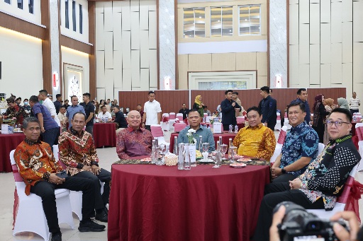 Gubernur Kalsel Haji Muhidin dan Pangdam XXII/TB), Mayjen TNI Zainul Arifin serta Wagub Kalteng Edy Pratowo (foto:adpim)