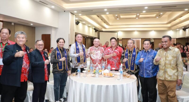 Hadir Gubernur Kalsel Haji Muhidin, Wagub Haji Hasnuriyadi Sulaiman, Sekdaprov Kalsel M Syarifuddin di Pengukuhan  PSMTI Kalsel (foto:adpim)