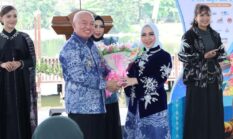 Gubernur Haji Muhidin Bersama Hj Fathul Jannah Resmikan Dermaga Pasar Terapung di TMII