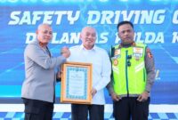 Gubernur Kalsel Haji Muhidin, Kepala Korps Lalu Lintas (Kakorlantas) Irjen Pol. Agus Suryonugroho, dan Kapolda Kalsel Irjen Pol Rosyanto Yudha Hermawan (foto:adpim)