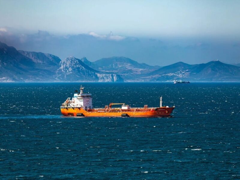 Kapal Indonesia Dizinkan Otoritas Iran Lewat Selat Hormuz