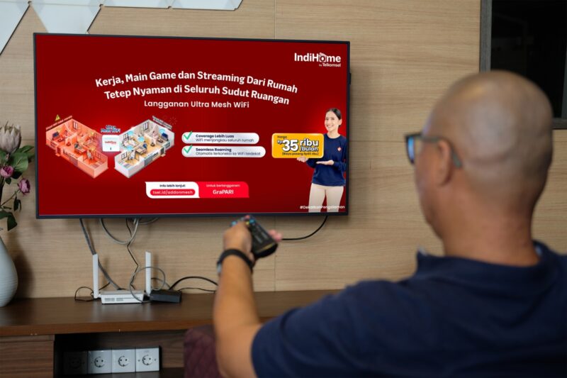 IndiHome Ultra Mesh Wi Fi_1-4: Telkomsel menghadirkan IndiHome Ultra Mesh Wi Fi, sebagai solusi Wi Fi berteknologi “mesh” yang membantu memperluas jangkauan Wi Fi agar lebih merata di berbagai ruangan, terutama pada hunian banyak sekat dan kamar. Tersedia harga paket mulai dari Rp285.000/bulan, serta Add On Rp35.000/bulan per perangkat (belum termasuk PPN) untuk pelanggan aktif