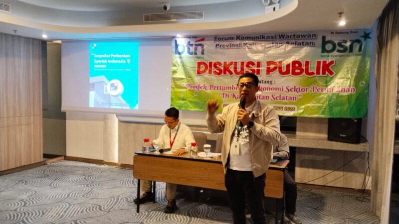 Branch Manager Bank Syariah Nasiona (BSN) KC Banjarmasin Sulthon Agung Memaparkan Sektor Perumahan Dalam Diskusi Publik Bersama Forum Komunikasi Wartawan Kalsel
