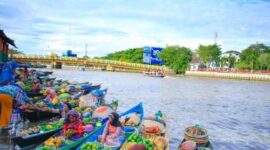 Wisata Pasar Terapung Kota Banjarmasin