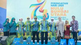 Gubernur Kalsel Haji Muhidin dan Wakil Gubernur Kalsel H Hasnuryadi Sulaiman Menghadiri Peringatan Hari Jadi ke-74 Kabupaten Hulu Sungai Utara (foto:adpim)