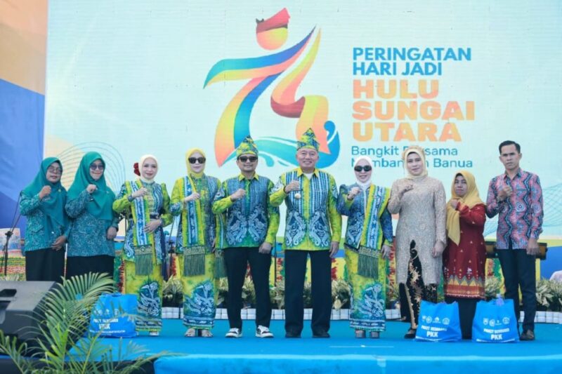 Gubernur Kalsel Haji Muhidin dan Wakil Gubernur Kalsel H Hasnuryadi Sulaiman Menghadiri Peringatan Hari Jadi ke-74 Kabupaten Hulu Sungai Utara (foto:adpim)