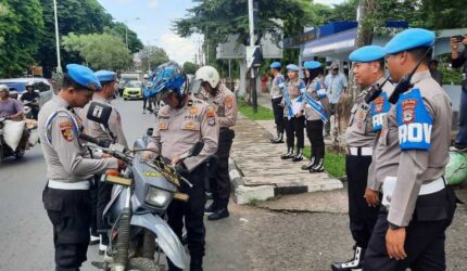 Di Luar Mako, Propam Awasi Langsung Tertib Berkendara Anggota Polri