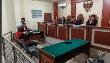 Majelis hakim yang diketuai Irfannoor Hakim SH MH saat membacakan putusan perkara pembunuhan yang dilakukan Reza Tikus (Foto Istimewa)
