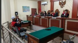 Majelis hakim yang diketuai Irfannoor Hakim SH MH saat membacakan putusan perkara pembunuhan yang dilakukan Reza Tikus (Foto Istimewa)

