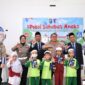 POLANTAS SAHABAT ANAK - Dirlantas Polda Kalsel Kombes Pol Dr M Fahri Siregar saat mengedukasi murid SDIT Ukhuwah Banjarmasin melalui program Police Goes To School, Senin (11/5/2026). (foto:istimewa)
