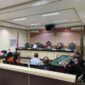 SIDANG KORUPSI BRI – Tiga terdakwa kasus dugaan korupsi kredit fiktif BRI Unit Kuin Alalak saat menjalani sidang pembacaan tuntutan di Pengadilan Tipikor Banjarmasin, Jumat (22/5/2026). 
