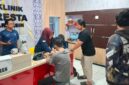 PELAKU PEMERASAN - ABD saat diamankan Unit Tipidter Satreskrim Polresta Banjarmasin usai diduga melakukan pemerasan terhadap mantan kekasih dengan ancaman penyebaran video pribadi, Jumat (22/5/2026) siang. (foto:istimewa)
