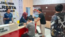PELAKU PEMERASAN - ABD saat diamankan Unit Tipidter Satreskrim Polresta Banjarmasin usai diduga melakukan pemerasan terhadap mantan kekasih dengan ancaman penyebaran video pribadi, Jumat (22/5/2026) siang. (foto:istimewa)
