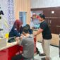 PELAKU PEMERASAN - ABD saat diamankan Unit Tipidter Satreskrim Polresta Banjarmasin usai diduga melakukan pemerasan terhadap mantan kekasih dengan ancaman penyebaran video pribadi, Jumat (22/5/2026) siang. (foto:istimewa)

