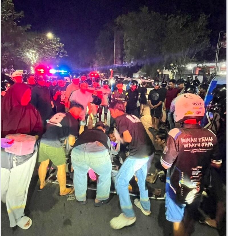 KORBAN Laka di Jalan A Yani Km 5  saat akan  dievakuasi  hingga meninggal dunia sebelum tiba di RSUD Ulin, Minggu (24/5/2026) dini hari. (foto:istimewa)