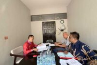 PENYAMPAIAN ADUAN – Pelapor David Pangestu bersama pendamping saat menyampaikan laporan dugaan maladministrasi pelayanan pertanahan kepada Ombudsman RI Perwakilan Kalimantan Selatan di Banjarmasin, Selasa (26/5/2026). (foto:istimewa)
