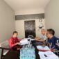 PENYAMPAIAN ADUAN – Pelapor David Pangestu bersama pendamping saat menyampaikan laporan dugaan maladministrasi pelayanan pertanahan kepada Ombudsman RI Perwakilan Kalimantan Selatan di Banjarmasin, Selasa (26/5/2026). (foto:istimewa)
