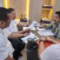 Tim Itwasda Polda Kalsel saat mendatangi Kantor Advokat Dr. H. Fauzan Ramon SH MH di Jalan Pramuka Km 6 Banjarmasin, Kamis (7/5/2026), menindaklanjuti surat permohonan atensi perkara dugaan penipuan dan/atau penggelapan yang dilaporkan dr. Agustin Jumaidah sejak 2024 (foto Mercy)