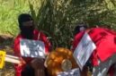 Pelaku saat menjalani rekonstruksi kasus pembunuhan ustadzah di kawasan Sungai Ulin, Banjarbaru dengan pengawalan ketat aparat kepolisian. (foto:istimewa)
