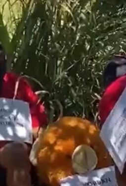 Rekonstruksi Pembunuhan Ustadzah di Banjarbaru, Pelaku sempat Kena ‘Salam Olahraga’ Warga yang Emosi
