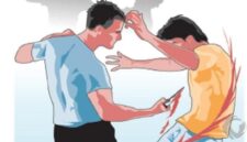 PERTIKAIAN MAUT - Dua pria bertikai diduga karena rebutan sisa batu bara di atas tongkang yang sandar di Tabanio, Senin (4/5/2026) malam. (foto:istimewa)
