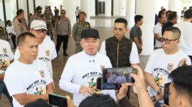 Gubernur Kalsel Haji Muhidin Saat Meninjau Tugu Nol Kilometer di Banjarmasin (foto:adpim)