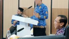 Pj Sekda Murung Raya Sarwo Mintarjo saat memimpin Rakor TEPRA 2026 di Aula Bapperida Mura (foto: Maya)