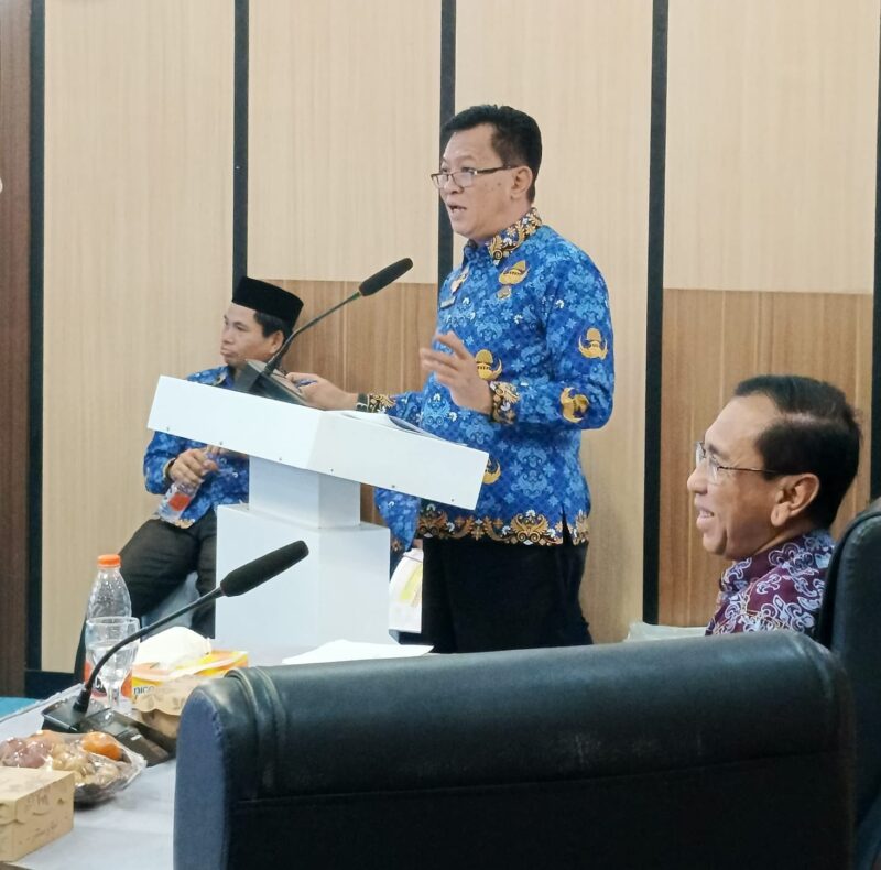 Pj Sekda Murung Raya Sarwo Mintarjo saat memimpin Rakor TEPRA 2026 di Aula Bapperida Mura (foto: Maya)