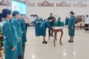 Ketua TP-PKK Mura Warnita Heriyus saat melantik Ketua TP-PKK Kecamatan(foto: Maya)