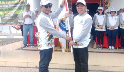 Lepas Kontingen FBIM, Bupati Heriyus Tekankan Sportivitas dan Jaga Nama Baik Daerah