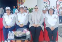 Wakil Ketua I DPRD Murung Raya Dina Maulidah saat menghadiri pelepasan kontingen Festival Budaya Isen Mulang (FBIM) di halaman Kantor Bupati Mura (foto: Maya)