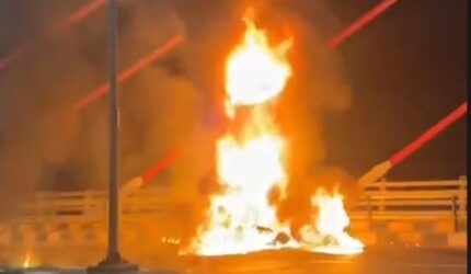 Mobil Terbakar di Jembatan Alalak, Pasutri Diduga Mabuk