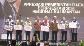 Sukses Penanggulangan Kemiskinan dan Penurunan Stunting, Gubernur Haji Muhidin Terima Penghargaan Apresiasi Pemerintah Daerah Berprestasi 2026 (foto:adpim)
