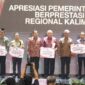 Sukses Penanggulangan Kemiskinan dan Penurunan Stunting, Gubernur Haji Muhidin Terima Penghargaan Apresiasi Pemerintah Daerah Berprestasi 2026 (foto:adpim)