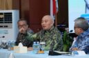 Gubernur Kalsel Haji Muhidin Memberikan Apresiasi bagi SKPD Pemprov Kalsel (foto:adpim)