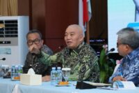 Gubernur Kalsel Haji Muhidin Memberikan Apresiasi bagi SKPD Pemprov Kalsel (foto:adpim)