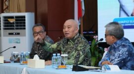 Gubernur Kalsel Haji Muhidin Memberikan Apresiasi bagi SKPD Pemprov Kalsel (foto:adpim)
