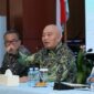 Gubernur Kalsel Haji Muhidin Memberikan Apresiasi bagi SKPD Pemprov Kalsel (foto:adpim)