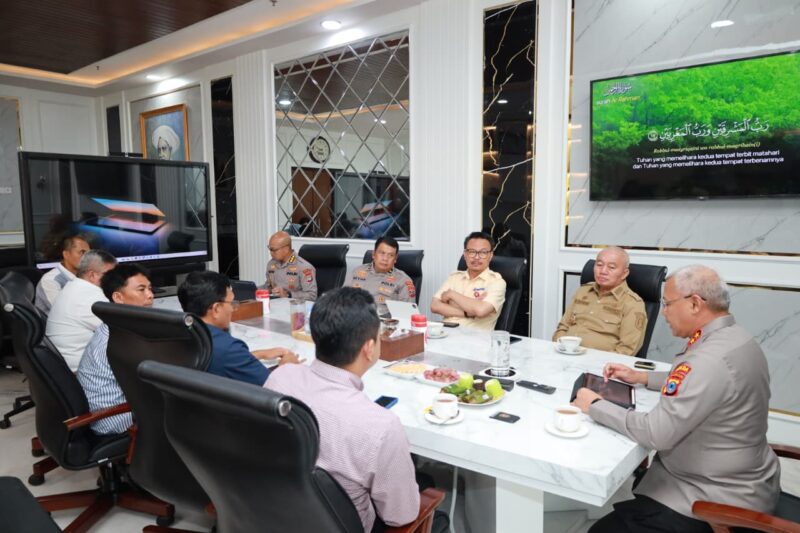Pertemuan Gubernur Haji Muhidin, Kapolda Audensi dan PT Pertamina Patra Niaga Area Kalsel 'Bahas Penyaluran BBM' (foto:adpim)