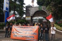 FPK Kalsel saat menggelar aksi unjuk rasa di depan Kejaksaan Agung RI, Jakarta, Jumat (5/6/2026), menyuarakan tuntutan pengawalan sejumlah perkara dugaan korupsi yang tengah ditangani kejaksaan di Kalimantan Selatan. (foto:istimewa)
