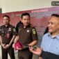 Kajari Tabalong Anggara Suryanagara saat memberikan keterangan terkait penetapan tersangka dugaan korupsi perizinan tambang di Kejati Kalsel. (foto:istimewa)
