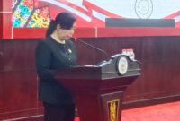 Anggota DPRD Murung Raya Tuti Marheni saat menyampaikan pandangan umum Fraksi Partai NasDem dalam rapat paripurna DPRD Murung Raya (foto: Maya)
