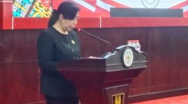 Anggota DPRD Murung Raya Tuti Marheni saat menyampaikan pandangan umum Fraksi Partai NasDem dalam rapat paripurna DPRD Murung Raya (foto: Maya)
